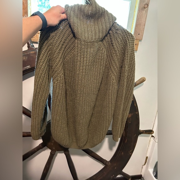 Green Cowl Turtleneck Sweater - Picture 2 of 2